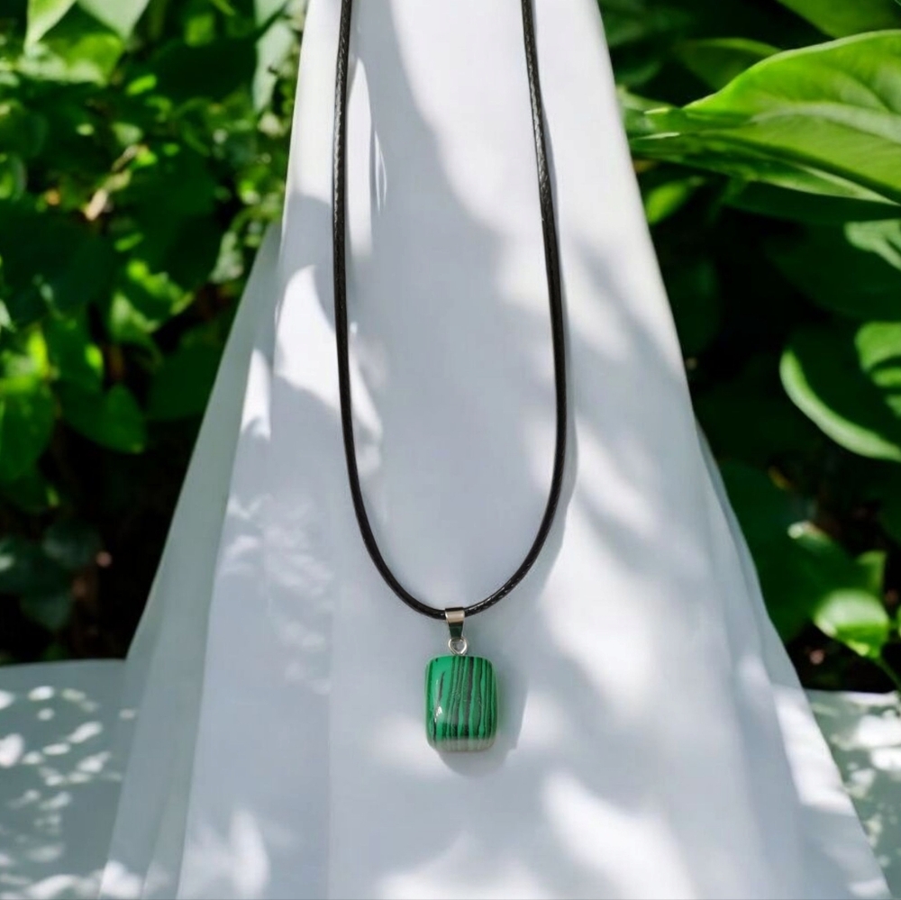 Malachite Green Striped Irregular Natural Chakra Healing Stone Pendant Necklace‎